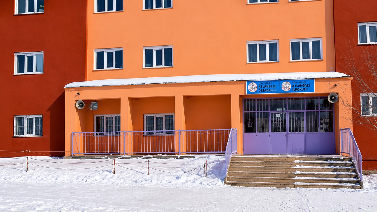 Aslangazi Ortaokulu merkez