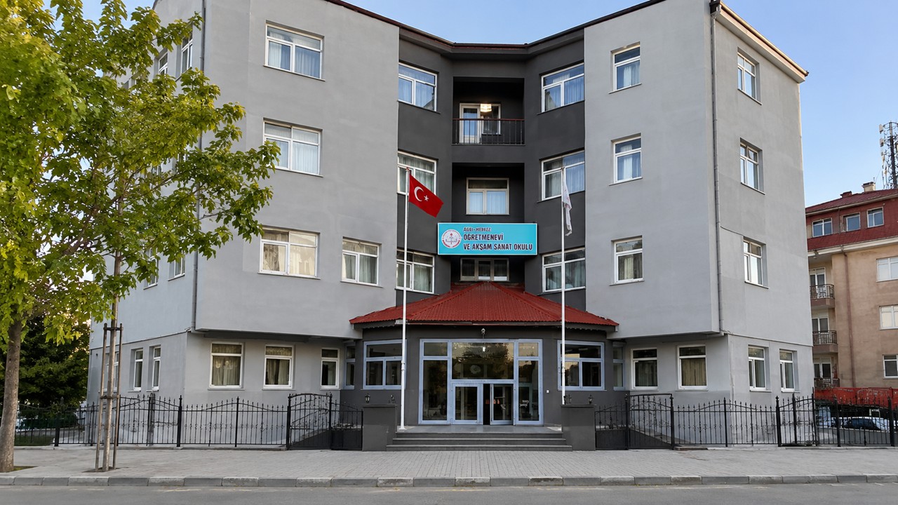 Öğretmenevi ve Akşam Sanat Okulu merkez