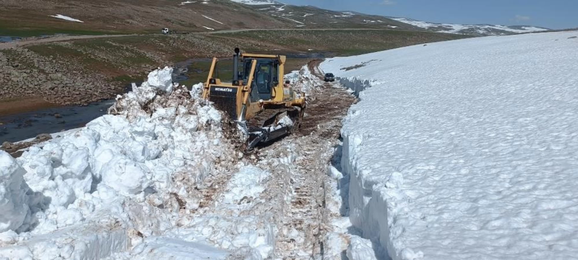 “Kar Kaplanları” bahar ayında kar temizliğinde ( Video Haber )