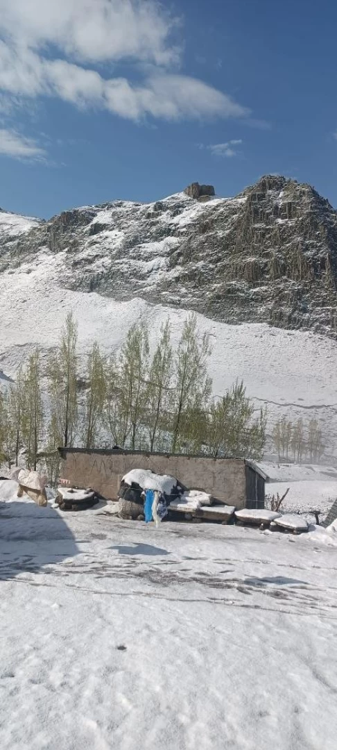 Ağrı'nın yüksek kesimleri Mayıs ayında karla kaplandı ( Video Haber )